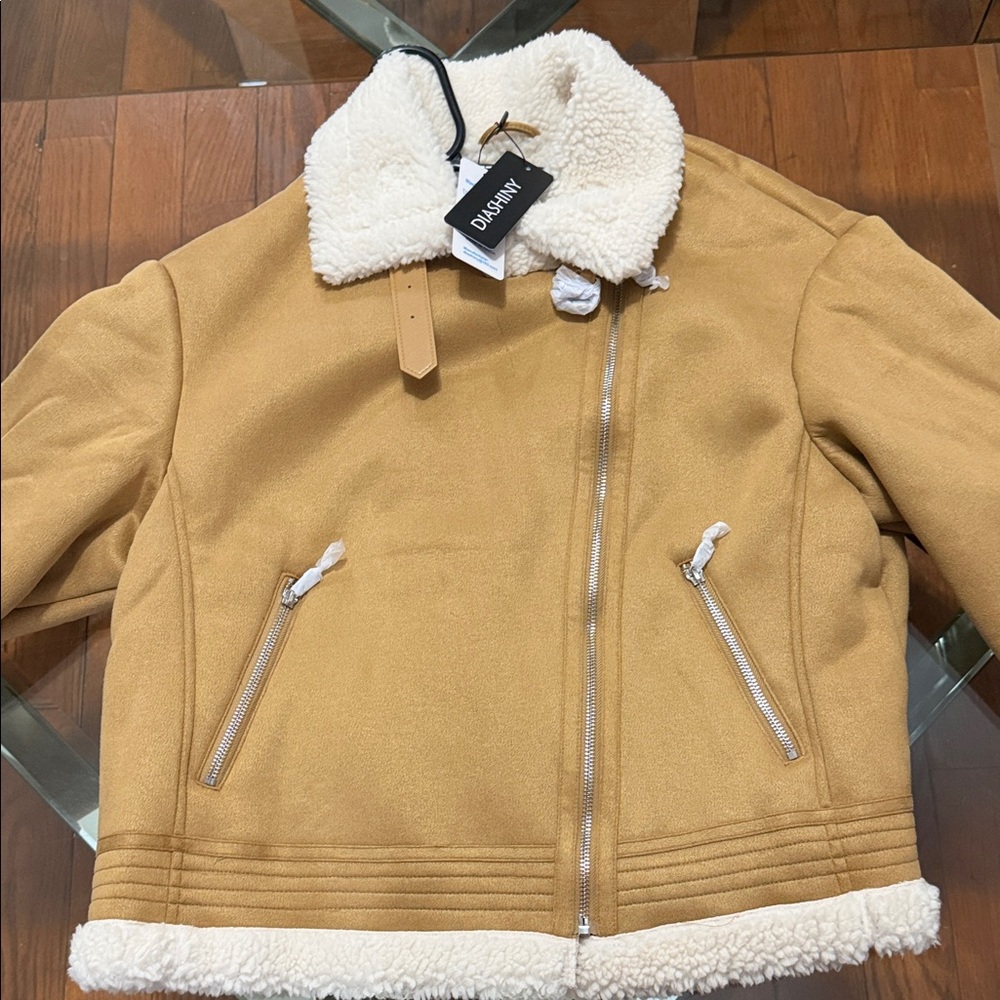 Diashiny Tan Sherpa-Trim Jacket with White Collar